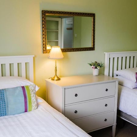 May Tree Cottage Manorbier 5 Mins From The Beach Sleeps 4 Eksteriør bilde