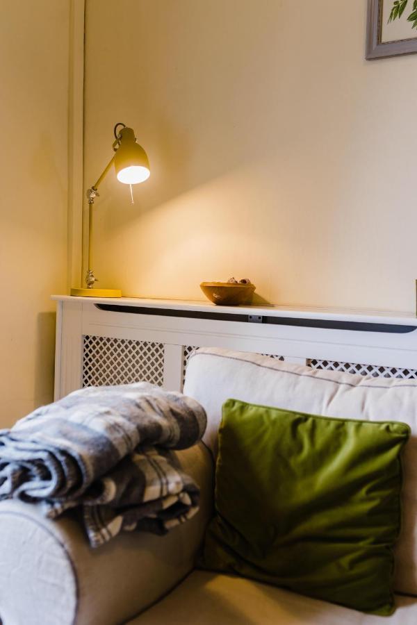 May Tree Cottage Manorbier 5 Mins From The Beach Sleeps 4 Eksteriør bilde