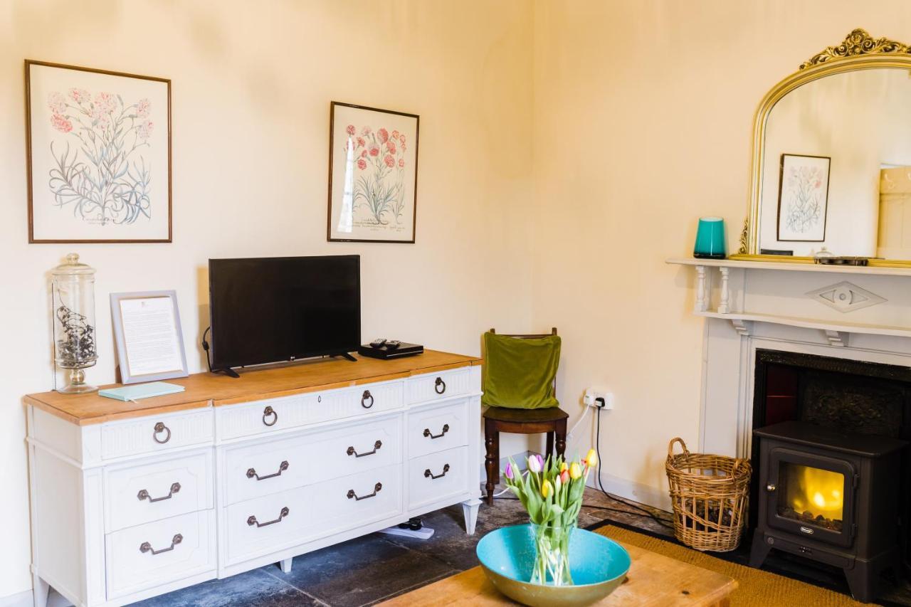 May Tree Cottage Manorbier 5 Mins From The Beach Sleeps 4 Eksteriør bilde